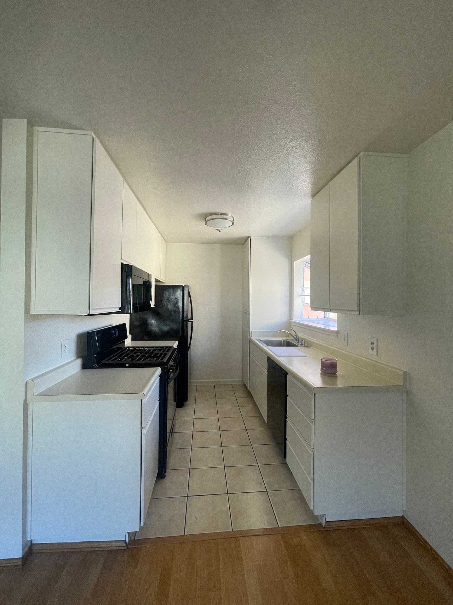 Building Photo - 1026 San Luis Cir