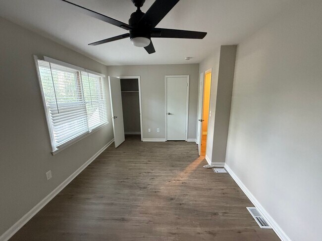 Building Photo - 542 Greentree Terrace