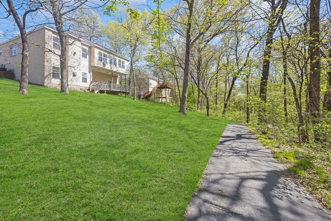 Building Photo - Spacious 3-Bedroom, 2.5 Bathroom Home in Woods Creek - Prime Bentonville Location