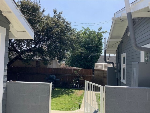 Building Photo - 216 Poppy Ave