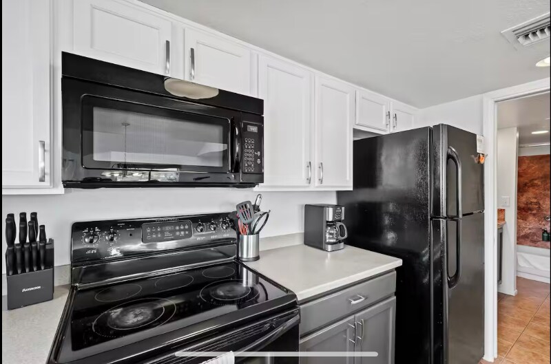 Building Photo - 5051 N Sabino Canyon Rd