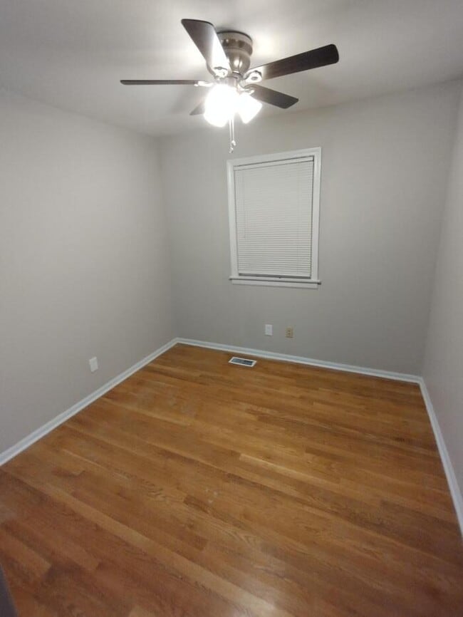 Building Photo - Cozy 3 bedroom and 2 full bath with in a huge duplex in Liberty off I -35.