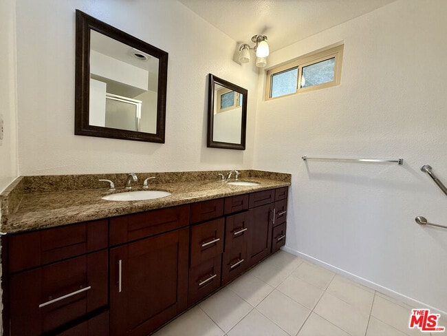 Building Photo - 5310 Lindley Ave