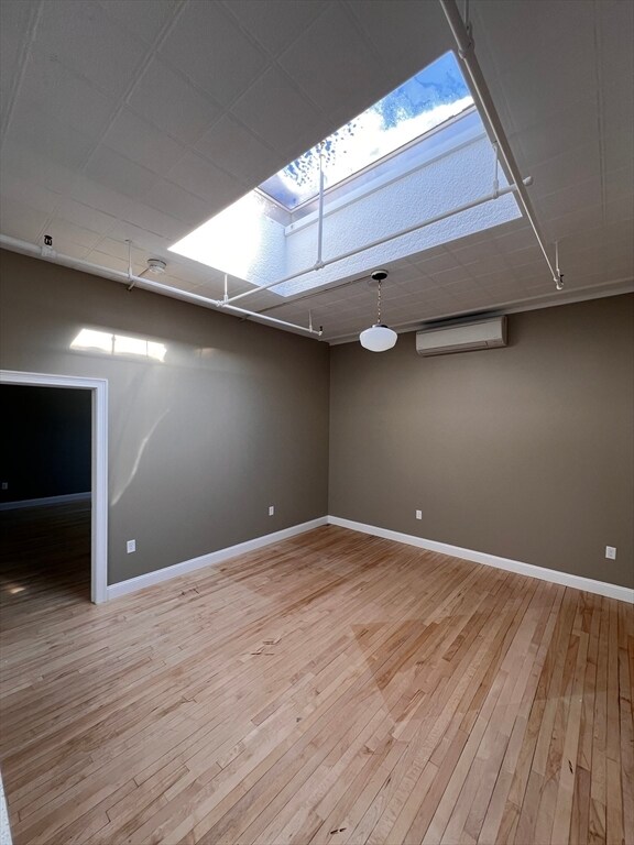 Building Photo - 158 Main St