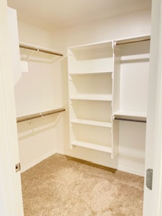 Building Photo - Beautiful 3 Bedroom 2 Bathroom Home
