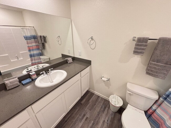 Building Photo - Charming 3Bed/2.5Bath/2Car Townhouse located in Northwest Las Vegas