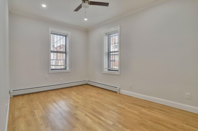 Building Photo - 915 Central Ave