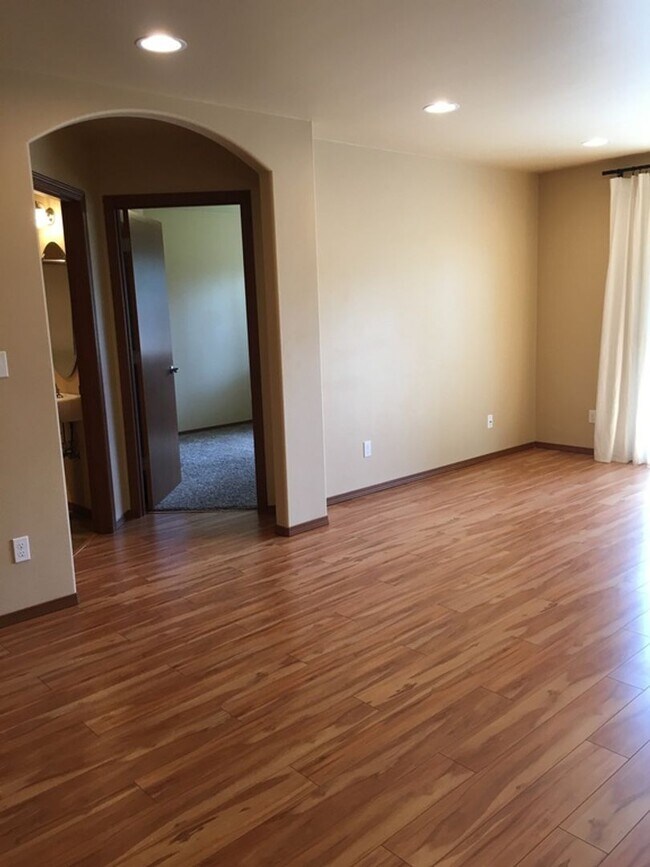 Building Photo - 1737 Stremler Dr