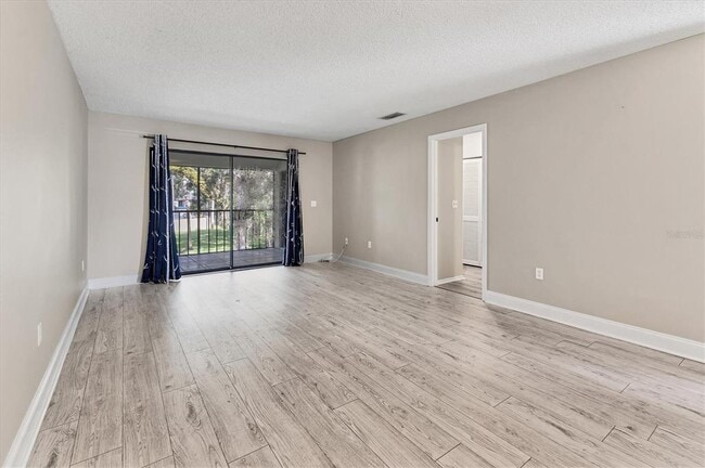 Building Photo - 7866 Eagle Creek Dr