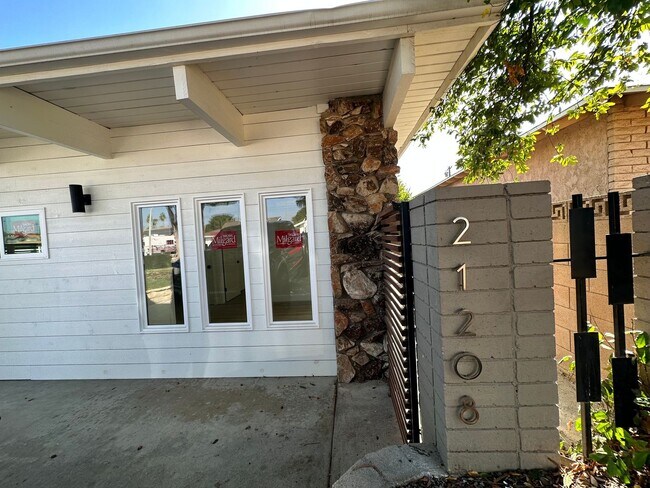 Building Photo - Modern, Private 1-Bedroom ADU – Available ...