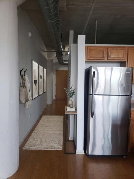 Building Photo - 1525 S Sangamon St