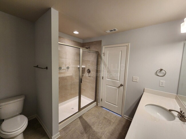 Building Photo - 5201 Pinnacle Walk