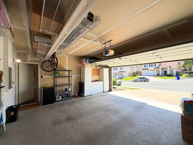 Building Photo - 720 Legends Pl