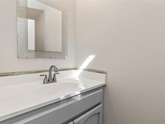 Building Photo - Desireable resort-lifestyle complex in the heart of La Costa!