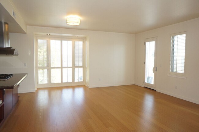Building Photo - S. Corbett Beautiful two bedroom condo wit...