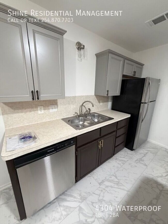 Building Photo - 4304 Waterproof-