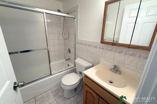 Building Photo - Remodeled 4BR/2BA Home w/ Dual Kitchens + New Appliances — Daly City