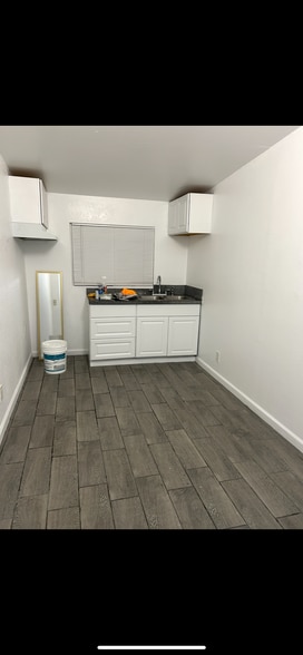 Kitchen. - 10962 Sampson Ave