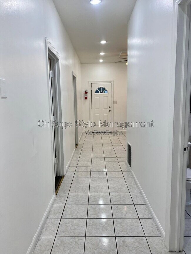 Building Photo - 7355 S Emerald Ave