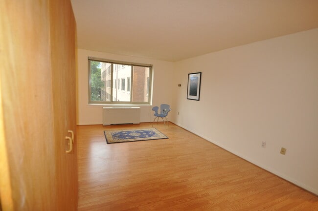Studio - 3000 Spout Run Pkwy