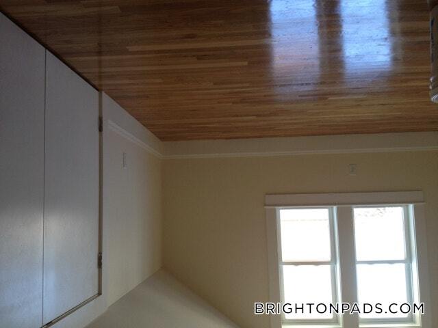 Building Photo - 6 Larose Pl