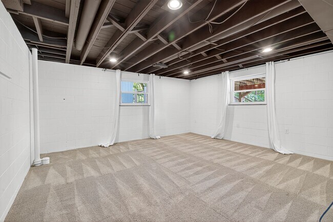 Building Photo - Beautiful, one of a kind property on four ...