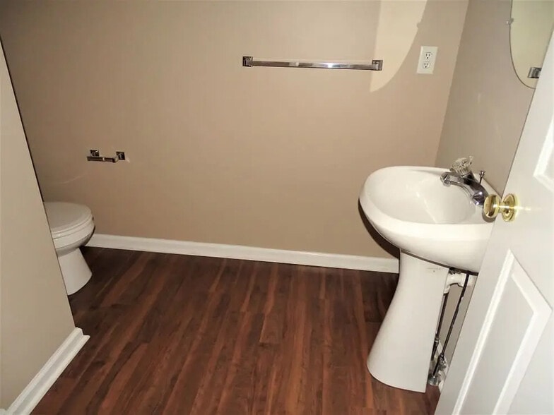 Building Photo - 6472 Lincoln Ct