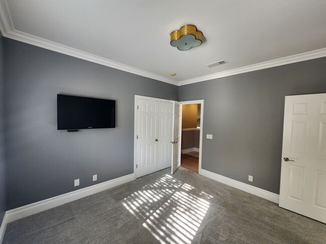 Building Photo - Executive Rental in Popular Queensridge Co...