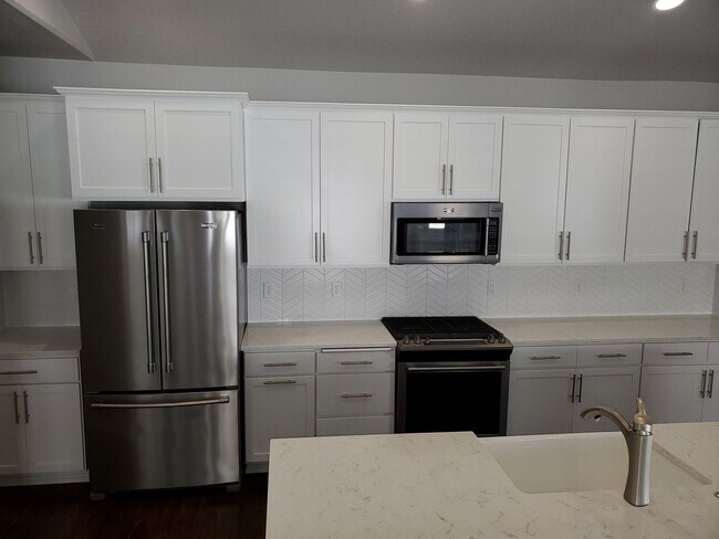 Building Photo - Immaculate Custom 3 bdrm Home for rent in the Montrose developement!