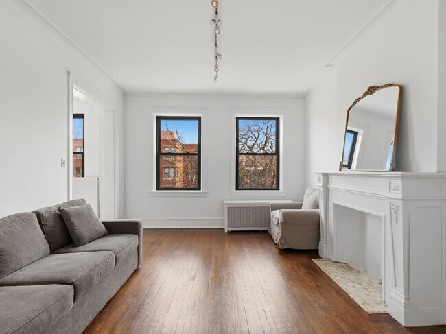 Building Photo - 5108 S Woodlawn Ave