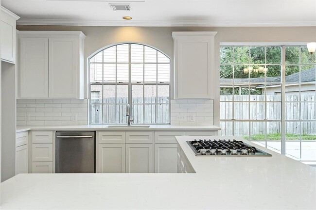 Building Photo - 22211 Mission Hills Ln