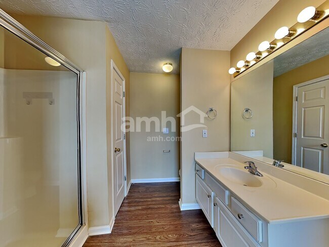 Building Photo - 1305 Carlysle Park Dr