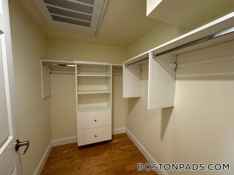 Building Photo - 3 Langdon St