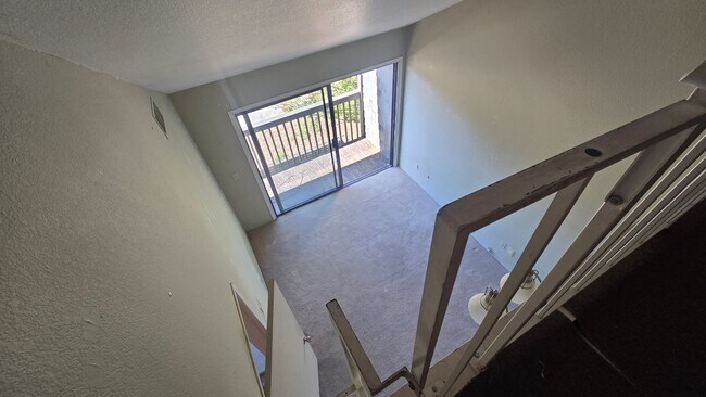 Building Photo - 8341 Valley View Ct