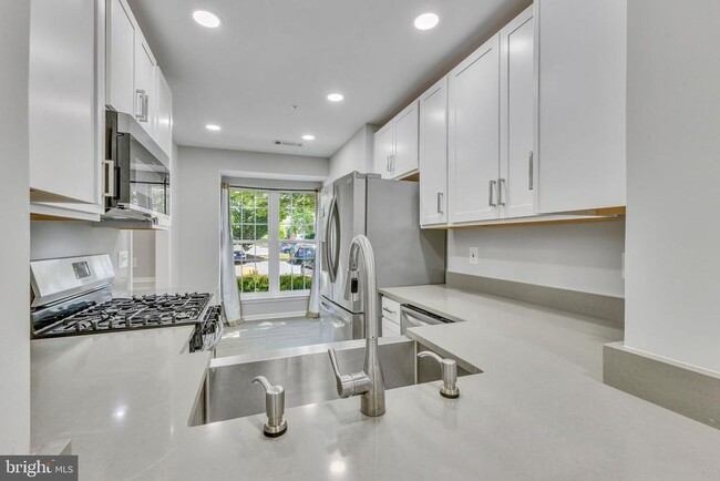 Building Photo - 5980 Kimberly Anne Way