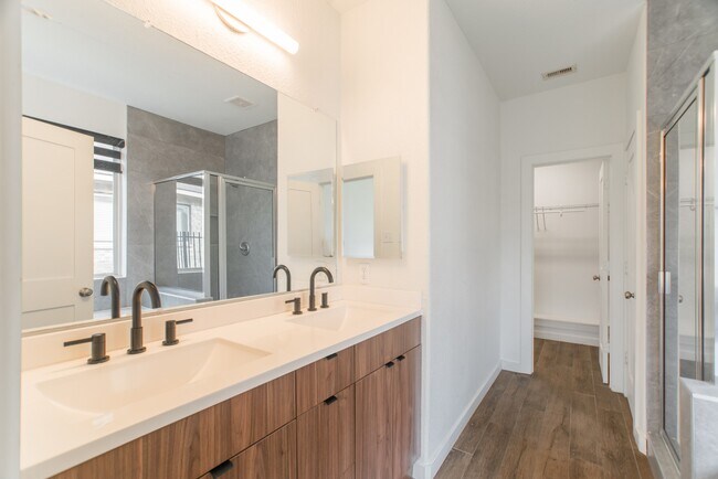 Building Photo - 102 E Lasting Spring Cir