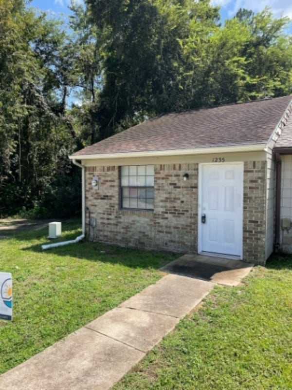 Primary Photo - 1235 Continental Ct