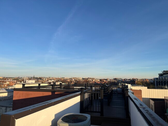 Building Photo - 907 N St NW