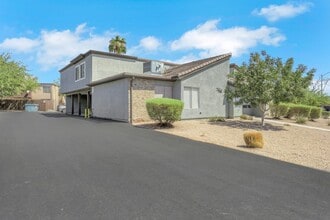 Building Photo - 1520 Hialeah Dr