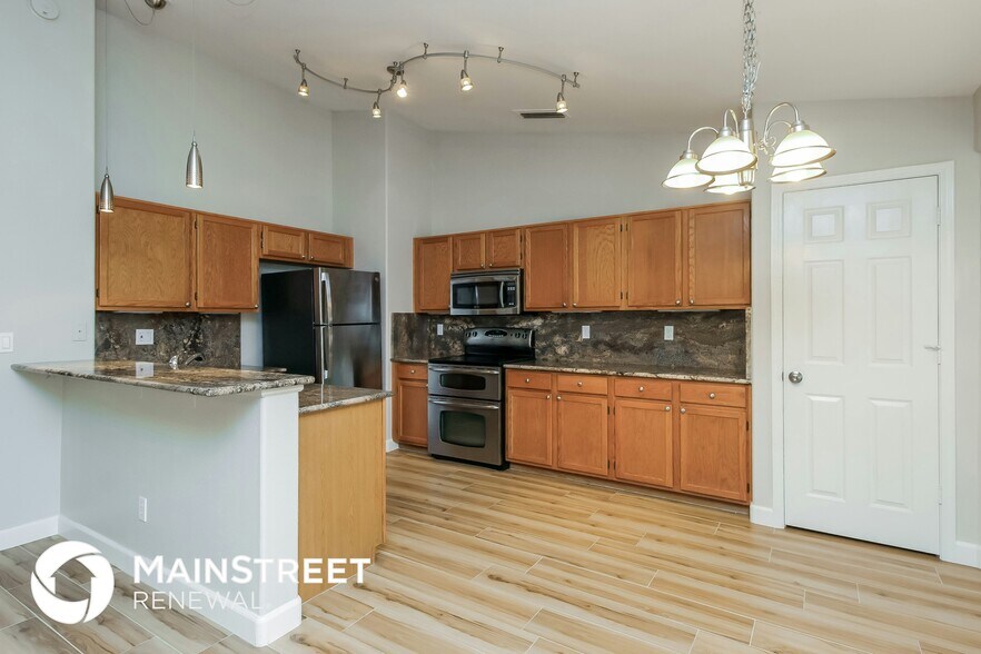 Building Photo - 1668 E Golden Ln