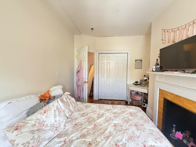 Building Photo - 2 Symphony Rd