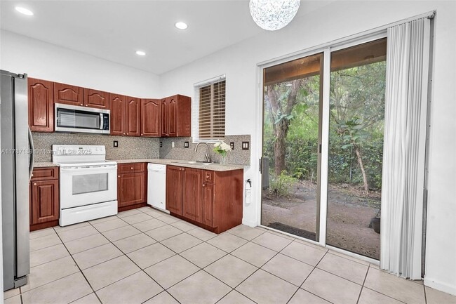 Building Photo - 21205 NW 14th Pl