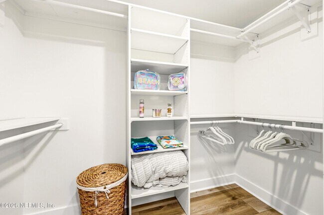 Building Photo - 10 10th St