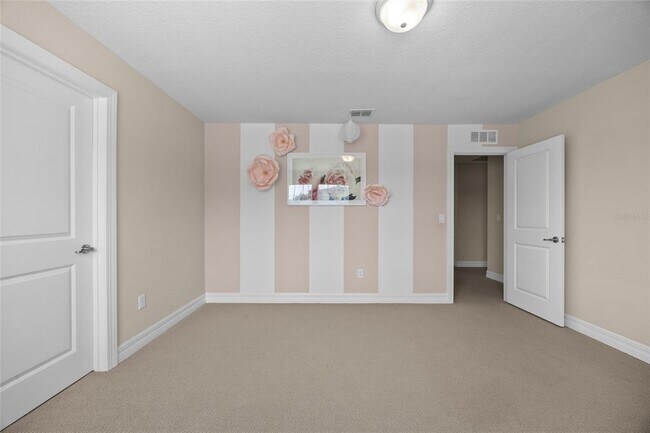 Building Photo - 2880 E Lake Pointe Dr