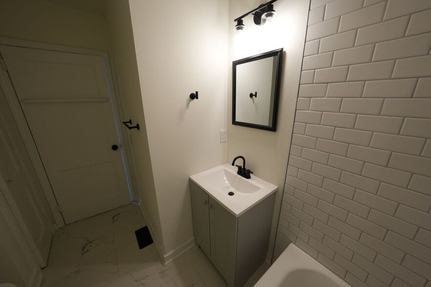 Building Photo - 2632 Patria St