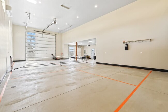 Building Photo - 303 CM Rdg Ln