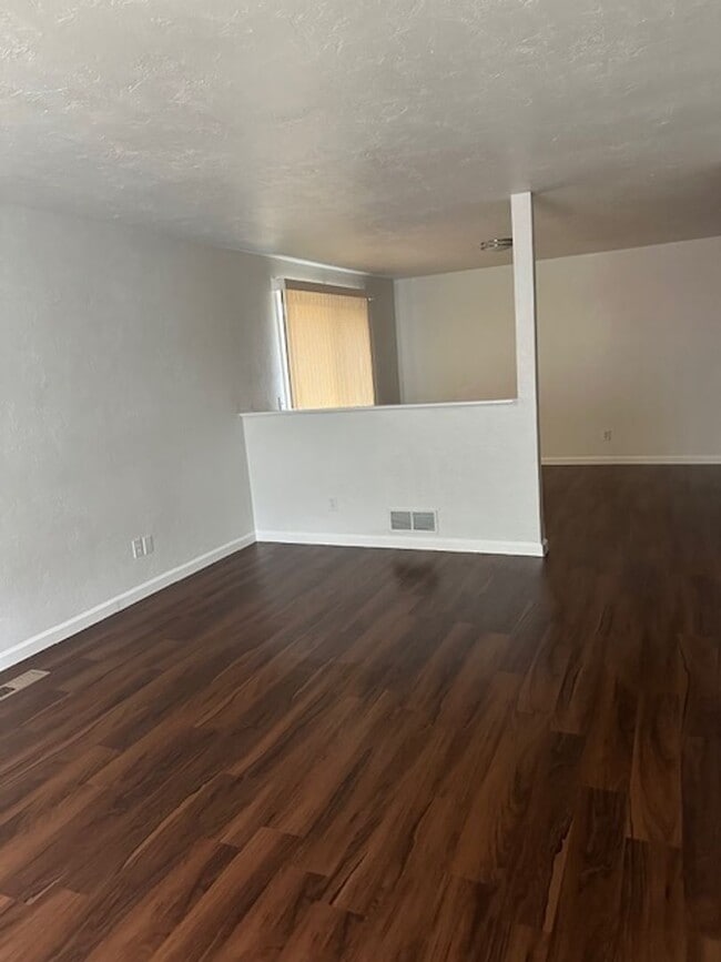 Building Photo - Remodeled Unit Of A Duplex with Central AC & Fenced Back Yard / Will Consider A Small Pet