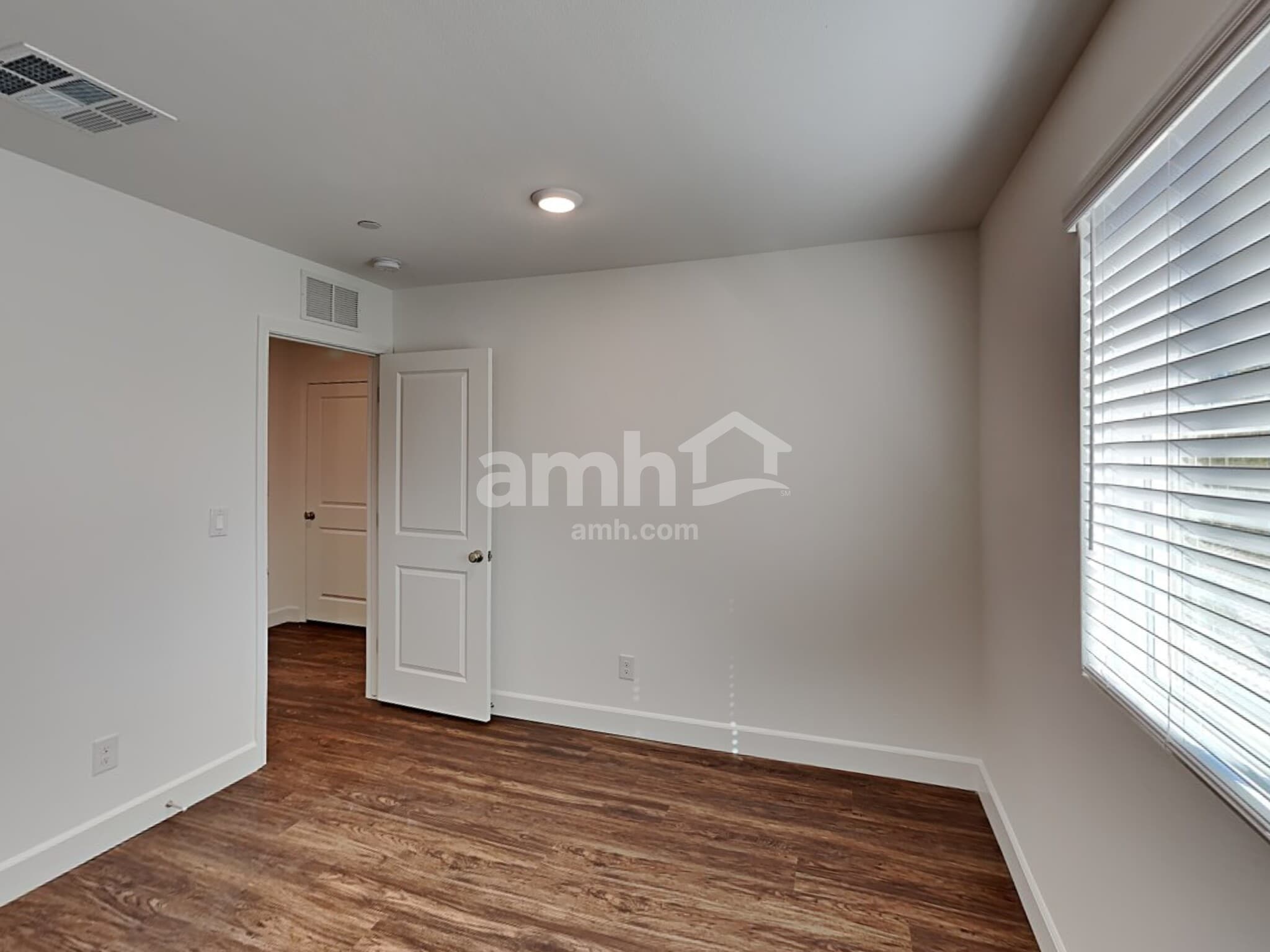 Building Photo - 3360 Blodwen St