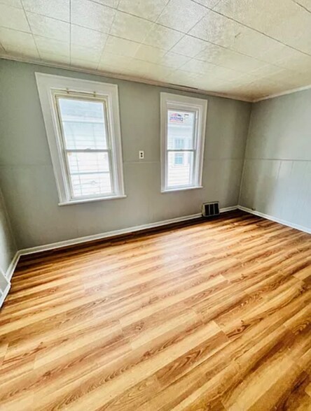 Building Photo - 2114 S 11th St