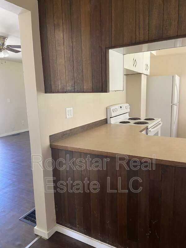 Building Photo - 4235.5 E Hartson Ave